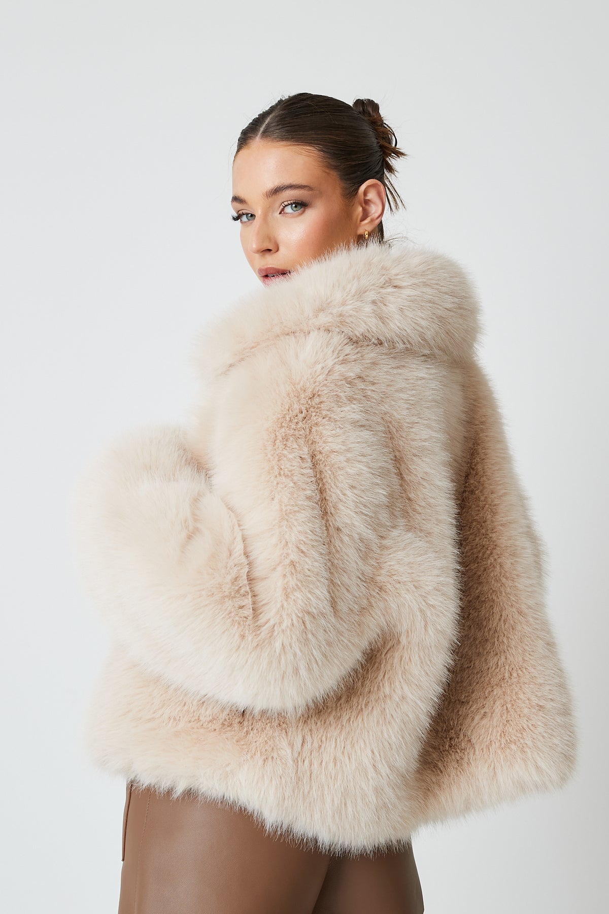 Amara Premium Faux Fur Bomber – TwentyFall