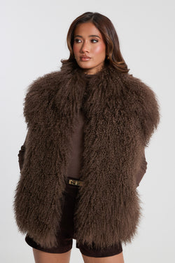 Gilet Sans Manches En Laine Brodée Bordé De Fausse Fourrure Blanche Beige 690cadd3ee585 Gilet Sans Manches En Laine Brodée Bordé De Fausse Fourrure Blanche Beige 690cadd3ee585